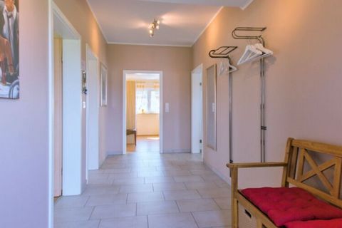 Die exklusive Ferienwohnung 95 m² für max.4 Personen ist komfortabel ausgestattet 35 qm Wohn-Essbereich mit Kaminofen hochwertiger Nobilia-Küche mit Backofen,Ceranfeld, Geschirrspüler etc. 2 Schlafzimmer mit Doppelbetten, Kommode, Schrank, 2 Bäder mi...