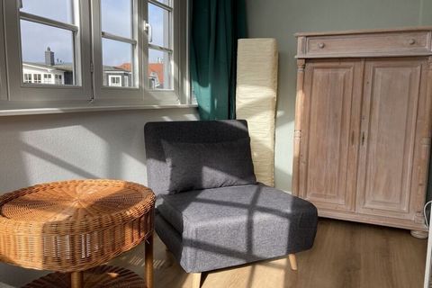 Fris gerenoveerd en modern vormgegeven appartement in badkamerstijl in het historische stadscentrum: 2 slaapkamers, fietsen, strandstoel en de zee om de hoek..