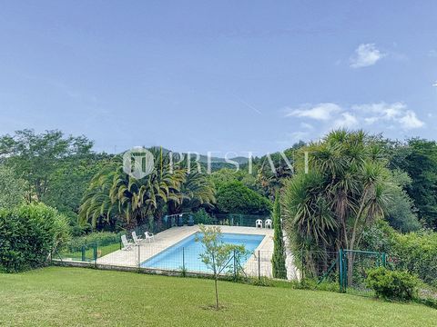 In vendita, Appartamento di 125 m² con vista mozzafiato sulla Rhune, tra mare e montagna Scopri questo magnifico appartamento di 125 m², idealmente situato a soli 15 minuti da Biarritz e Bidart. Esposto a sud, questo appartamento ad un piano offre un...