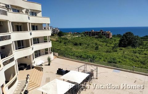 Un apartamento de tres habitaciones bien mantenido en Byala. El apartamento está situado en el complejo Sun breeze Living, que tiene una ubicación única en la hermosa ladera del pueblo de Byala. El complejo está a 500 metros de la carretera panorámic...