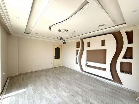 Dieses Sieben-Zimmer-Penthouse ist zu einem sehr niedrigen Preis und befindet sich in der Nähe des Strandes in Tosmur Alanya. Tosmur ist eine trendige Gegend für internationale Wohnungssuchende; Der Bezirk liegt in der Nähe des Zentrums von Alanya un...