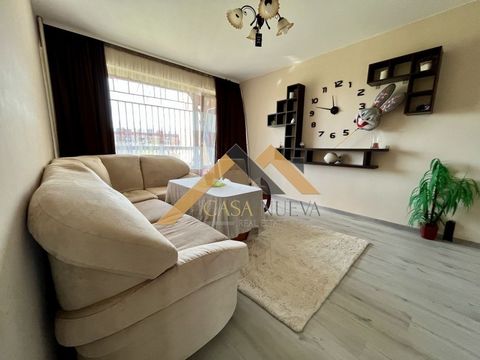 CASA NUEVA REAL ESTATE offers a functional two-bedroom apartment in Teva district, Pernik. The apartment has a net living area of 84sq.m. and has the following layout: a large hallway, a kitchen with a dining area, a living room (with a balcony) and ...