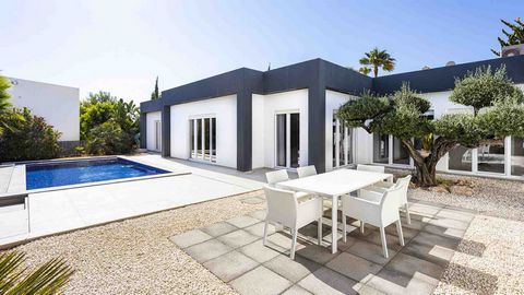 Mallorca Real Estate: This exclusive villa is located in a quiet residential area close to the centre in the popular Nova Santa Ponsa, in the southwest of the island of Mallorca.The property was completed in 2019 on a plot of approx. 1,065 m2. The sp...