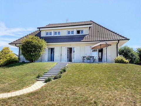 En exclusivité chez Auhtentique Agency - Anthy-sur-Leman - Emplacement privilégié pour cette villa individuelle de 142m2 sur un terrain entièrement cloturé de 1080m2. Au rez-de-chaussée, profitez d'une entrée avec de nombreux rangements, une pièce de...