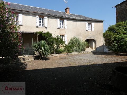 TARN (81) Te koop in LAPARROUQUIAL deze prachtige boerderij op een rustige locatie, op het platteland, op ongeveer 8886 m² grond gelegen op 10 minuten van CORDES en 10 minuten van LAGUEPIE. Het huis biedt 195 m² woonoppervlak, 7 kamers. Op de begane ...