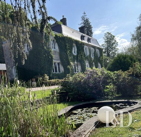 SOLE AGENT - Located in a Lorraine village between Nancy and Strasbourg, this charming eighteenth-century mansion has all the assets for a bed and breakfast or a family life in search of a haven of peace. On a plot of 8500 m2, the house offers very b...