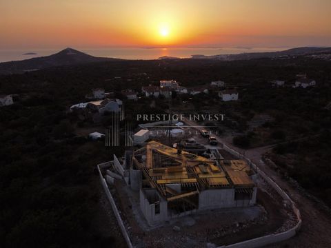 Location: Šibensko-kninska županija, Primošten, Primošten. Eine einzigartige Villa mit wunderschöner Aussicht in der Nähe von Primošten steht zum Verkauf Diese einzigartige Villa befindet sich in unmittelbarer Nähe von Primošten und bietet absolute R...