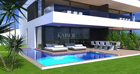 Kaiser Immobilien presents a luxurious apartment on the ground floor of the building, in a completely new apartment complex with two buildings, a few minutes' drive from the city of Poreč. The apartments are located in a quiet and popular location, n...