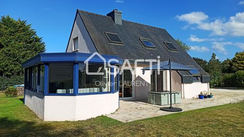 Pretty contemporary house near the sea... In a dynamic town on the Pink Granite coast located between Perros-Guirec and Plougrescant. : an unmissable site to discover in Brittany. This charming house about 122 sqm of living space is built on a 1530 s...