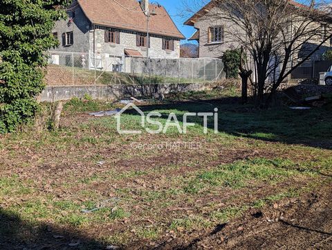 Situé à Vaulnaveys-le-Haut, ce terrain plat viabilisé de 715 m² bénéficie d'un emplacement privilégié proche du centre bourg, ses commerces, ses écoles primaire et maternelle et de l'arrêt de bus Grenoble-Vizille. Cette localité offre un cadre de vie...