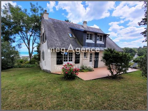 Emplacement coup de cœur ! Située dans une impasse à l'abri des regards, venez découvrir cette maison familiale de 147,50 m2 avec un cadre exceptionnel . Vous serez à 400 m d'une belle plage de sable fin et du centre. Vous pourrez contempler la vue i...