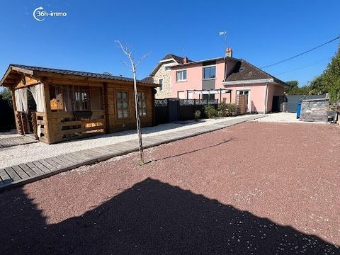 Maison Opportunité à saisir ! A vendre une maison d'habitation de 140m2 en plein centre-ville de Couzeix avec tout le confort nécessaire sur une parcelle de 885m2, connectée au réseau d'assainissement collectif, cette propriété offre de multiples pos...