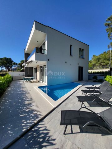 ID CODE: 27084 Dux Zadar Mob: +385 98 979 1602 Tel: +385 91 480 8808 E-mail: info@dux-nekretnine.hr www.dux-dalmacija.com