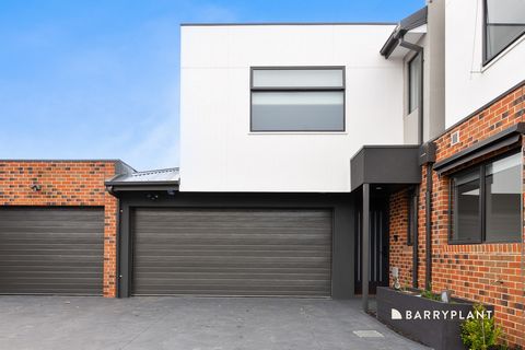 « Premier dans la mieux habillée ». Une occasion fantastique de choisir parmi une magnifique gamme de quatre maisons neuves fièrement construites par QYAR Construction avec style et intégrité pour « Wow ! » tous les acheteurs. Unité 3 : offrir des in...