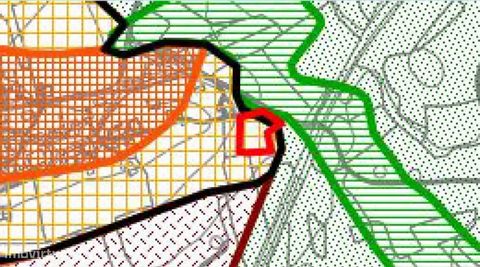 This excellent urbanizable land located in Ferraria (Union of Parishes of Pataias and Martingança), It stands out for being very sunny, located in a very quiet area and with tarmac access. Large property close to the center of Pataias, with good and ...