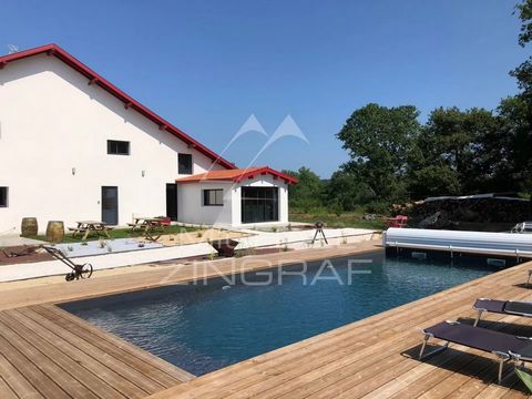 Magnificent property located in the Landes countryside, just 25 minutes from the Atlantic beaches. This 4-hectare haven of peace is an ideal place to recharge your batteries and enjoy the peace and quiet of the countryside, while still being close to...