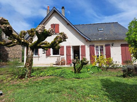 House with barn Adorable house with terrace overlooking a very pleasant garden, a barn and outbuilding for storing wood. Terraced house comprising on the ground floor a corridor leading to separate toilet, a bathroom, 2 bedrooms, an independent fitte...