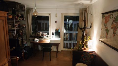 Situated in Belgisches Viertel right between Stadtgarten and Friesenplatz. Loads of restaurants and bars. Equipped with elevator, balcony, complete kitchen, bright room with little french balcony, wooden floors, rent: 1300€ for 4 Wochen (30.09 - 30.1...