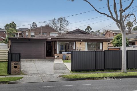 Perfectly presented and thoroughly maintained throughout, this immaculate single-level home combines family charms, modern comforts and a fabulous entertaining aspect. Warmly welcoming, inviting interiors provide two separate living areas, including ...