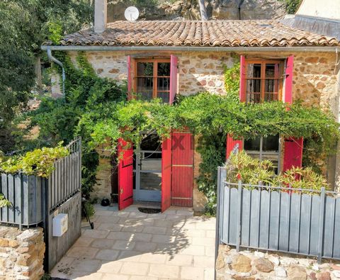 Exclusively, only 13 km from Uzès, charming and typical village house in very good condition of about 73 m2 with courtyard. It is composed on the ground floor of a living room-kitchen and a pantry. Upstairs, two bedrooms with beautiful volumes and a ...