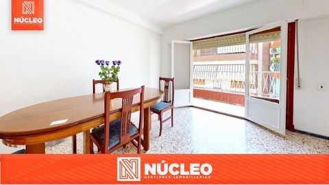 APPARTEMENT LUMINEUX DE 3 CHAMBRES AVEC GRAND BALCON ET ASCENSEUR DANS LE CENTRE DE MUTXAMEL De l’Inmobiliaria Núcleo Mutxamel, nous présentons une maison exceptionnelle au cœur de Mutxamel, à seulement 15 minutes de la plage, entourée des meilleurs ...