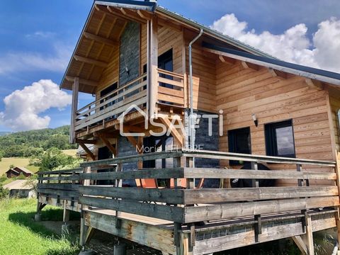 Située à Crots (05200), cette charmante maison bénéficie d'un cadre privilégié au cœur des montagnes, offrant une vue panoramique à couper le souffle. L'environnement naturel environnant promet calme et sérénité, idéal pour les amoureux de la nature....