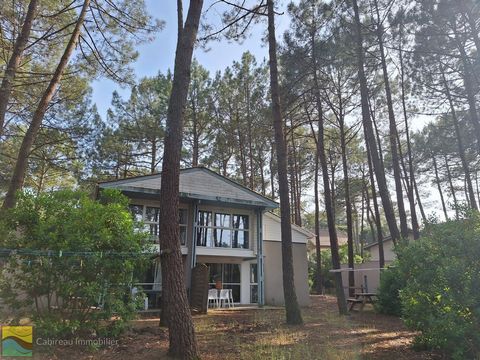Located in a quiet and green environment, functional and well-laid out two-storey house. It consists of four main rooms: On the ground floor: an entrance, a living room with reversible air conditioning opening onto a pleasant semi-covered terrace, an...