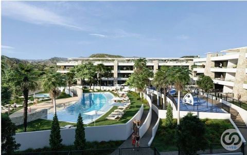 Descubre el ático exclusivo en Font del Llop Golf Club, una joya inmobiliaria de 88m² con 3 dormitorios, 2 baños y un espectacular solárium privado de 25m² para disfrutar del sol y las vistas. Incluye plaza de aparcamiento y trastero en el sótano par...