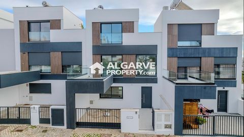 Located in Faro. Brand new 4 bedroom villa in a quiet and residential area close to the beach and Faro Airport. Just 3/4 minutes drive from Faro and close to all amenities. Plot of land of 142 sq.m. with 219 sq.m. of built area. The villa is extremel...