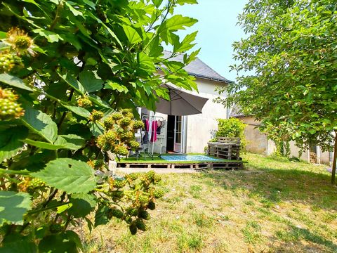 Maison de bourg rénovée avec dépendance et terrain