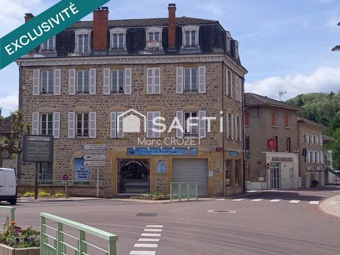 Dans bel immeuble en pierre en centre ville