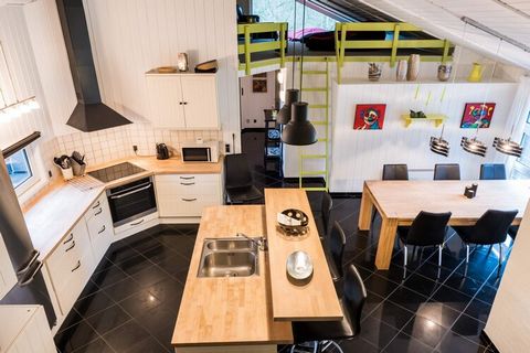 NO YOUTH GROUPS Lovely and really cozy cottage in Blåvand within walking distance of Blåvand's cozy town center with both good restaurants and lots of shopping. The cottage is located on a secluded plot with vegetation all around. The cottage is deco...