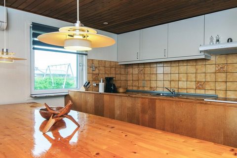Large and spacious cottage with whirlpool and sauna as well as various activities overlooking the dunes located on a 2500 m & # 178; large natural plot in quiet surroundings by Vrist. The North Sea is quite a few hundred meters from the house. There ...