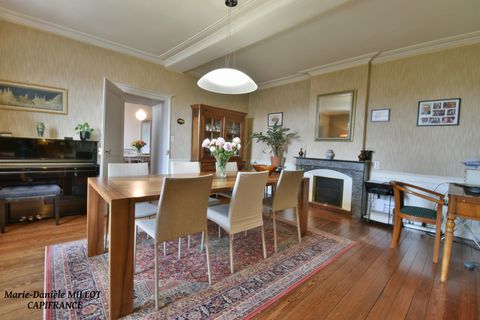 Maison Bourgeoise de 9 pièces de 240 m² sur Quartier Gué d'Orger à LAVAL proche du centre ville