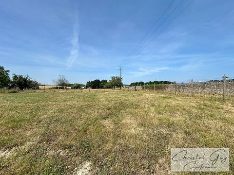 Terrain viabilisé de 924 m² à vendre à proximité de Montval sur Loir, sur la commune de SAINT PIERRE DE CHEVILLE (72)