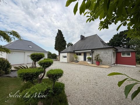Maison darchitecte familiale rénovée 180 m² habitables Terrain de 2000 m² Centre-ville avec vue sur la campagne