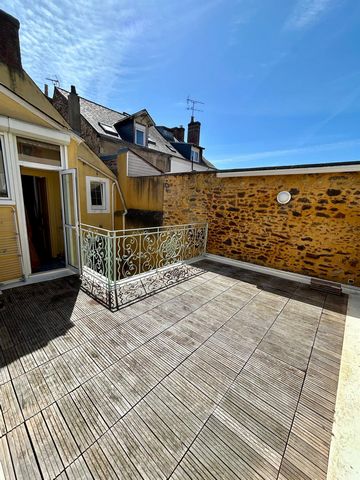 Mancelle traditionnelle de 180m² en plein Centre-ville du Mans avec Patio et Terrasse