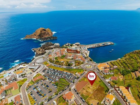 Urban !️Land in the Center of Porto Moniz - Unique Investment Opportunity! !️ We present you with a rare opportunity to acquire an urban plot of land with 2,876 m², located in the heart of the picturesque village of Porto Moniz, on the island of Made...
