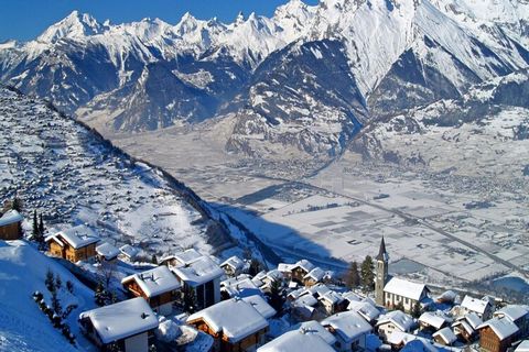 Welcome to this apartment, a cozy oasis in Veysonnaz, Switzerland, offering stunning views and relaxation all year round. This inviting 2-star apartment can accommodate up to 4 people, making it the perfect choice for families or small groups. Locate...