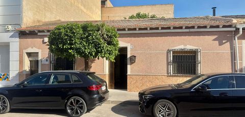 Casa, 131 m2, 3 dormitorios, 1 baños, NoBuen estado, planta 0, Nococina Independiente, Vive la auténtica Costa Blanca en esta casa con encanto en Benejúzar, solo por 95.000€¿Buscas una vivienda con alma, tradición y espacio para vivir a tu ritmo Esta...