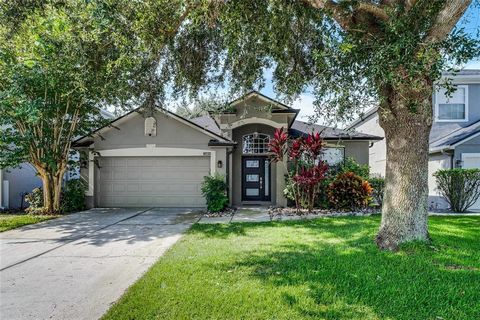 Welcome HOME Discover the perfect blend of comfort, style, and convenience in this beautifully maintained one-story home, ideally located in the highly sought-after Hunter’s Creek community. This inviting residence features four spacious bedrooms and...