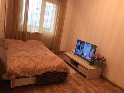 улица Калинина,24. Сдаётся квартира на длительный срок — чем дольше, тем лучше. Всё необходимое для комфортного проживания уже есть: мебель, техника, посуда, бытовые мелочи. Коммунальные платежи включены в стоимость аренды. Только для граждан РФ. Есл...