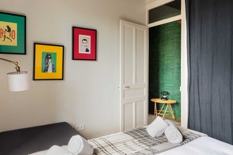 You will stay in our beautiful apartment, typically Lyonnais. It was designed and decorated by a renowned architect. The apartment is located at the foot of the Charpennes metro (Lines A and B) to access the Presqu\'il in 5 minutes and the Part Dieu ...