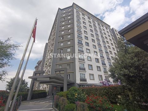 Appartement met twee slaapkamers te koop in Esenyurt, Istanbul Het appartement is voorzien van een inbouwkeuken, stalen toegangsdeur, intercomsysteem, laminaat en keramische vloeren, douchecabines en PVC balkondeuren en ramen. Het project is gelegen ...
