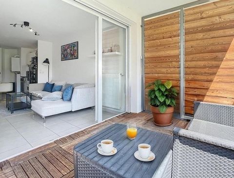 Idéal investisseur : forte demande locative (étudiants, professionnels, cadres), emplacement premium pour un investissement locatif. Appartement T2 contemporain dans un excellent état de 48 m² vendu loué, situé dans une résidence moderne de 2018, enc...