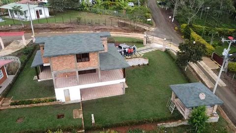 Finca in parcelationLocated at kilometer 30 dagua value 650 negotiable with ease of payment behind closed doors all new appliances 4 bedrooms 4 bathrooms good view ±jacuzziWide corridors kiosk within condominium with social areas path river with casa...