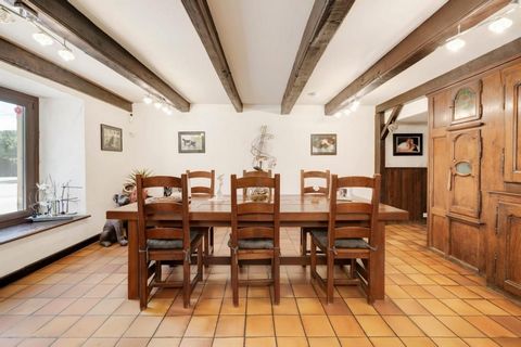 Gros potentiel à la campagne, maison À la recherche d’un havre de paix à la campagne ? Découvrez cette grande maison de caractère à Gircourt-lès-Viéville, idéale pour une famille, le télétravail ou une résidence secondaire. Espaces g...