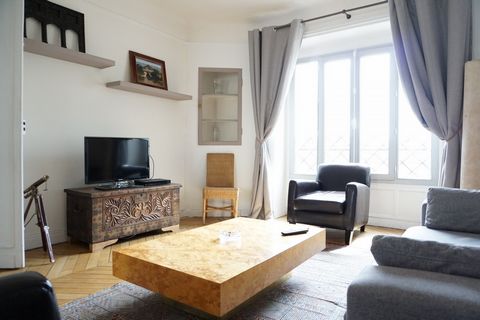 Apartment composed of two bedrooms, with a surface area of ​​90 m², located on the 6th floor with elevator, of a luxury building in the 16th arrondissement of Paris. The apartment is fully equipped: internet connection, electric heating, cable TV, ce...