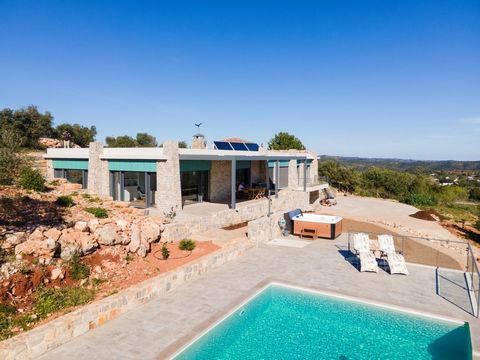 Luxury new 4 Bedroom Villa with sea views Santa Catarina, Tavira including a 60 sqm garage plus separate garage for a motorhome This exceptionally well constructed contemporary villa sits on a south facing elevation with panoramic views of the coastl...
