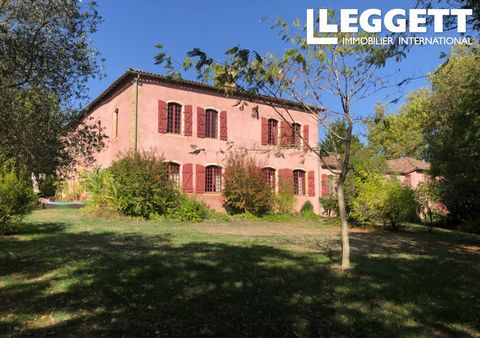 A16727 - This property consists of two separate dwellings around an intimate interior garden. Indoor swimming pool with balneotherapy in a former wine storehouse 77m2. The main house has 600 m2 of living space. Large kitchen, library, living room. Gu...